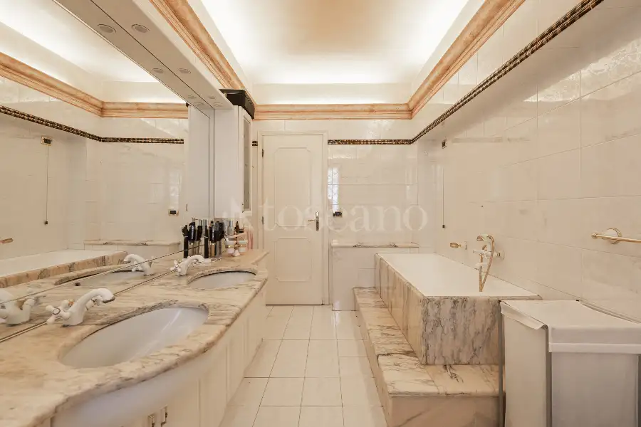Villa in vendita di 645 mq a €960.000 (rif. 21/2026)