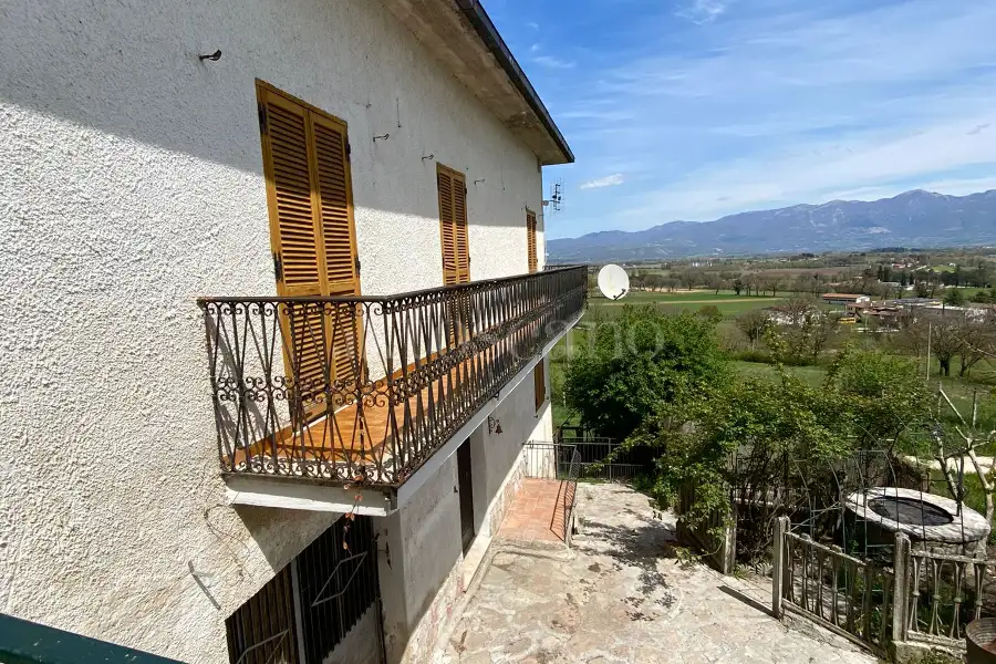 Casale in vendita di 400 mq a €169.000 (rif. 4/2017)