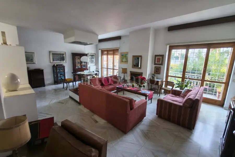 Villino a Schiera in vendita di 280 mq a €599.000 (rif. 51/2025)