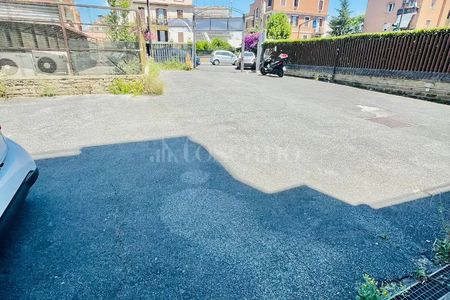 Negozio in affitto di 202 mq a €3.100 (rif. 42/2026)