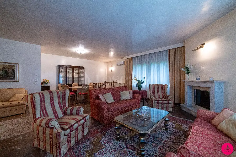 Villa in vendita di 390 mq a €430.000 (rif. 171/2025)