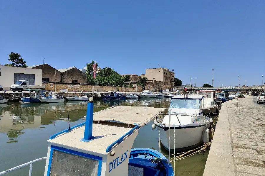 Casale in vendita di 1.300 mq a €1.350.000 (rif. 49/2026)