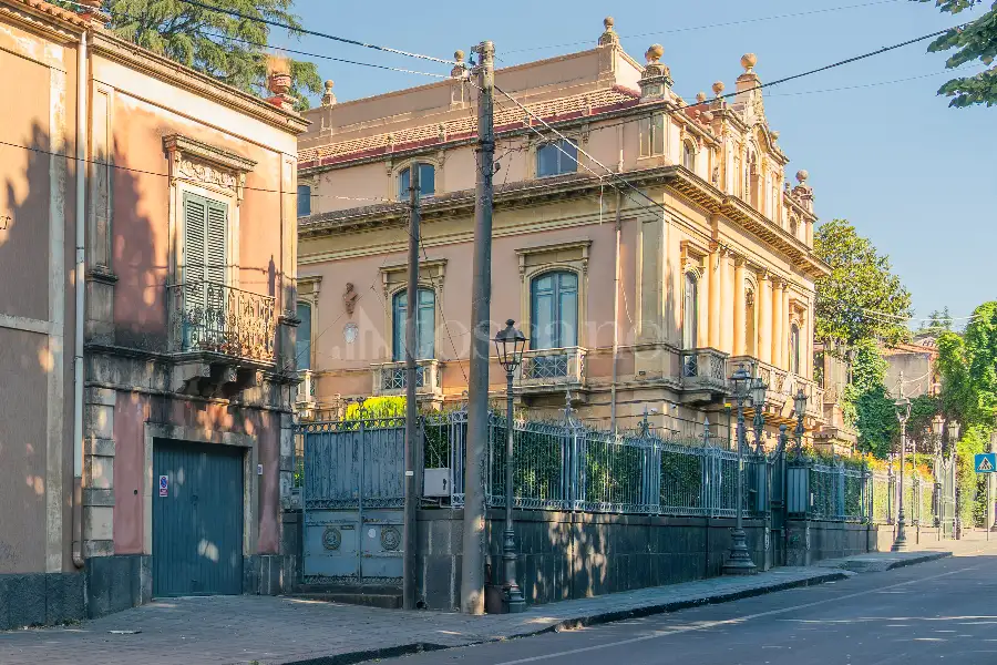 Villa in vendita di 1.200 mq a €4.250.000 (rif. 61/2026)