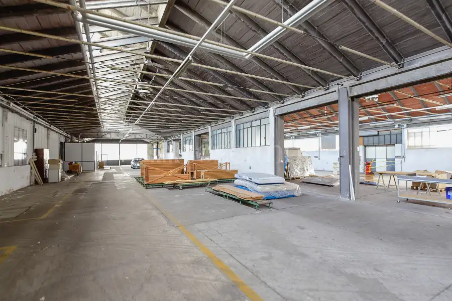 Magazzino in vendita di 3.000 mq a €1.700.000 (rif. 34/2026)