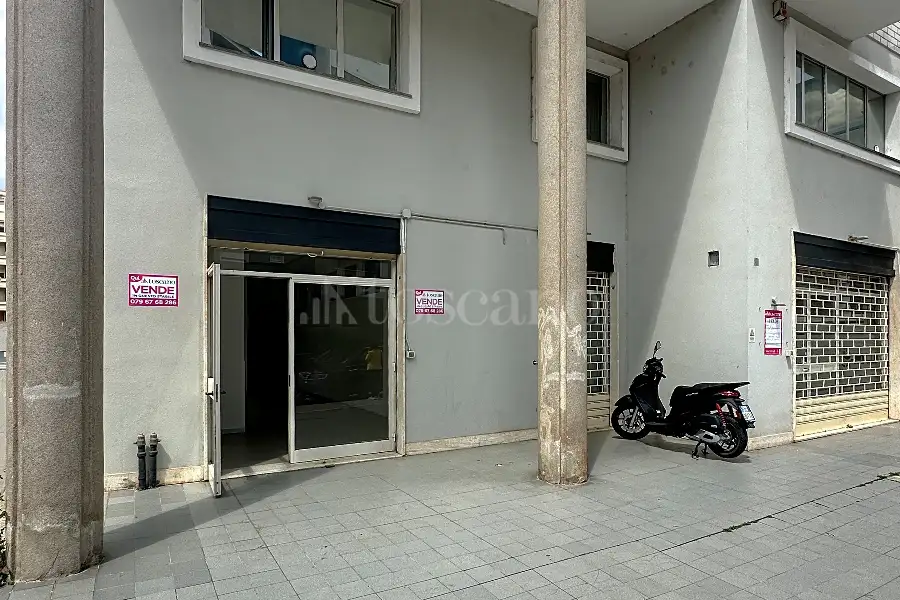 Attività Commerciale in affitto di 250 mq a €1.500 (rif. 14/2026)
