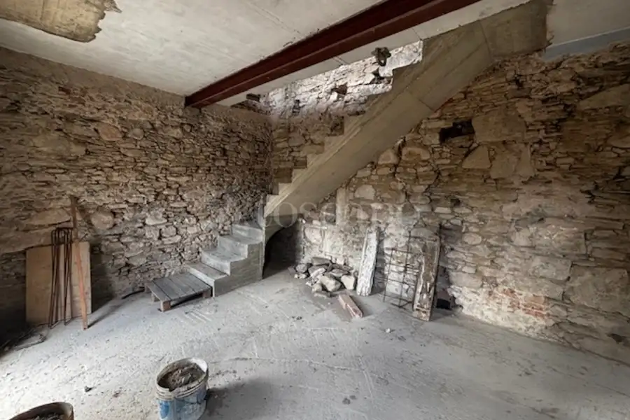 Casa Indipendente in vendita di 300 mq a €280.000 (rif. 14/2026)