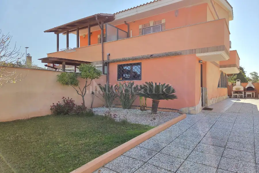Villa Plurifamiliare in vendita di 130 mq a €249.000 (rif. 21/2026)