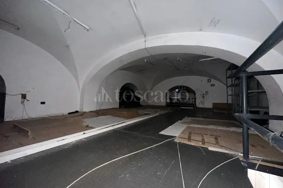 Negozio in affitto di 179 mq a €6.450 (rif. 21/2026)