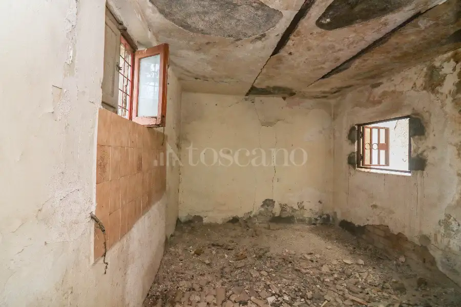 Casa Indipendente in vendita di 600 mq a €350.000 (rif. 27/2024)