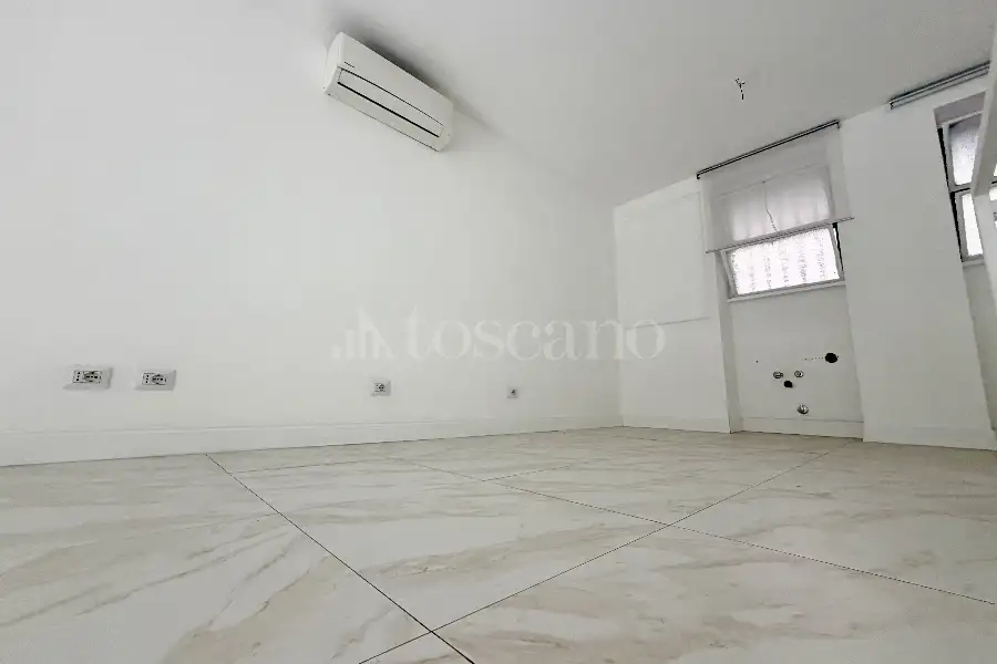Negozio in vendita di 55 mq a €480.000 (rif. 120/2026)