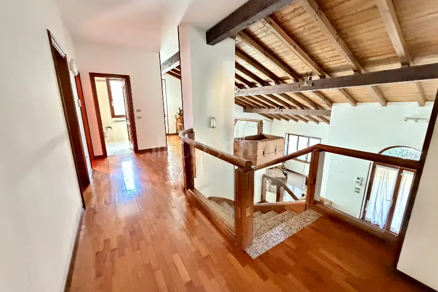Villa in vendita di 400 mq a €870.000 (rif. 13/2026)
