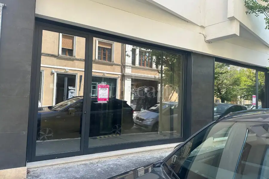 Negozio in affitto di 500 mq a €4.000 (rif. 27/2025)
