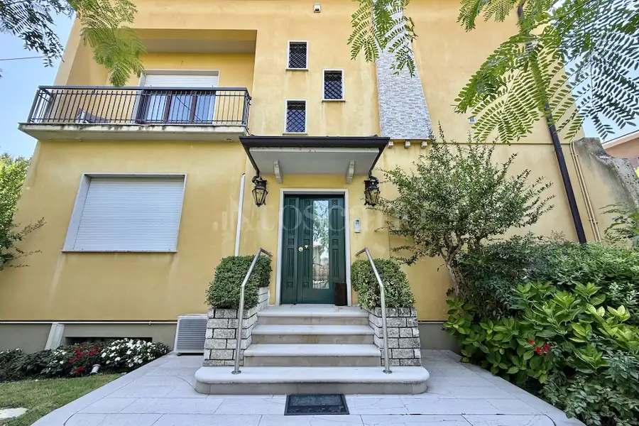 Casa Indipendente in vendita di 200 mq a €490.000 (rif. 31/2026)