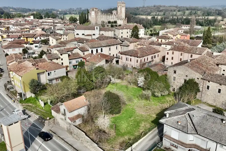Edificabile Residenziali in vendita di 1.439 mq a €440.000 (rif. 8/2026)