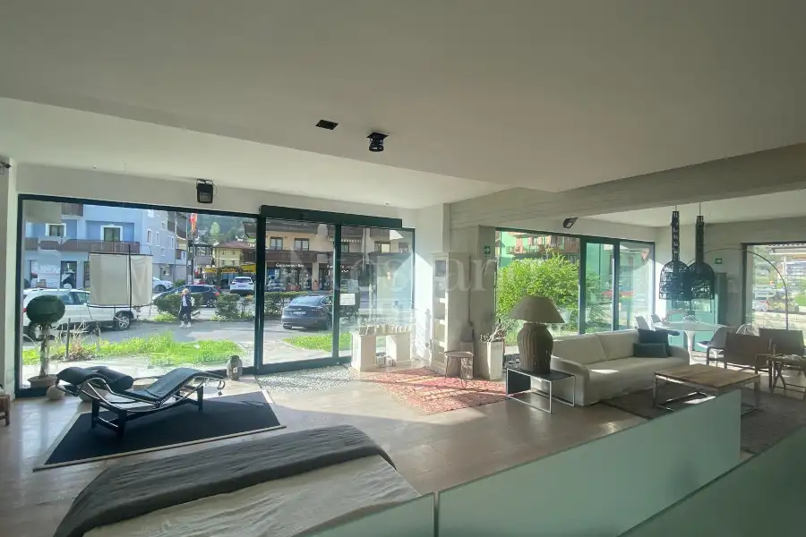 Negozio in vendita di 480 mq a €760.000 (rif. 15/2025)