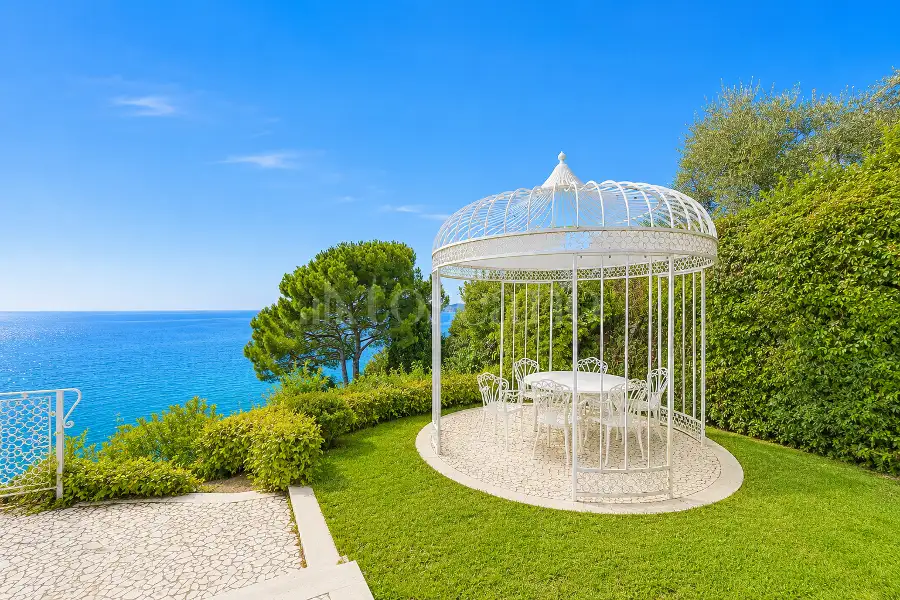 Villa in vendita di 450 mq a €4.500.000 (rif. 24/2025)