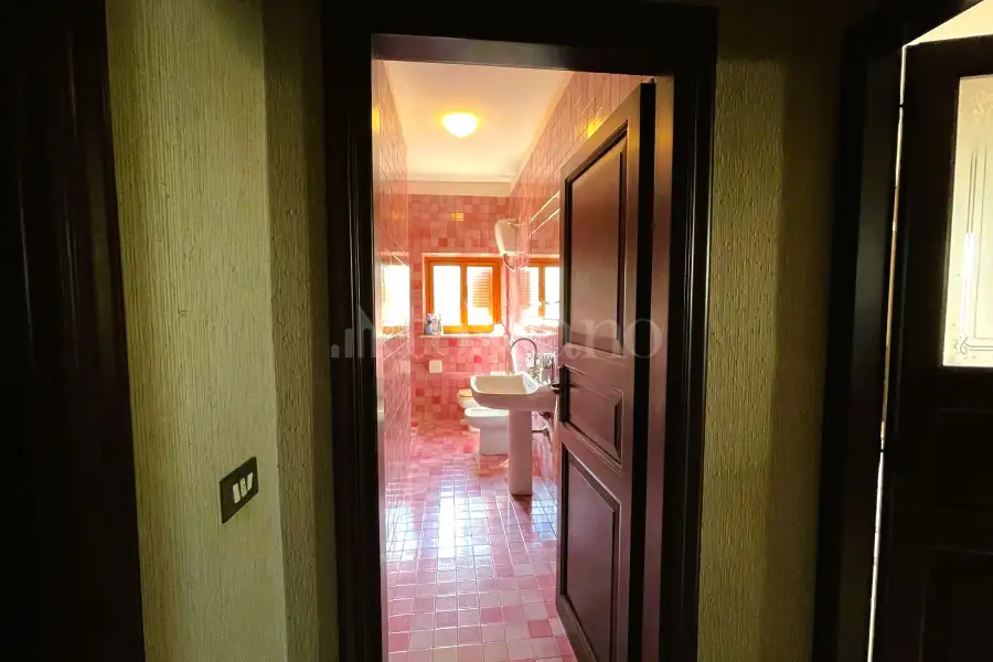 Villa in vendita di 305 mq a €650.000 (rif. 12/2025)