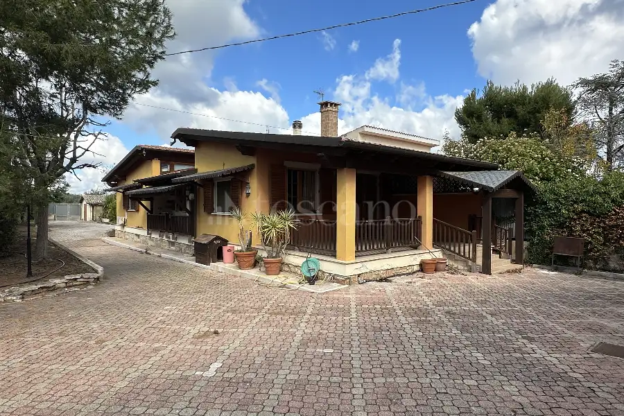 Casale in vendita di 747 mq a €790.000 (rif. 11/2026)