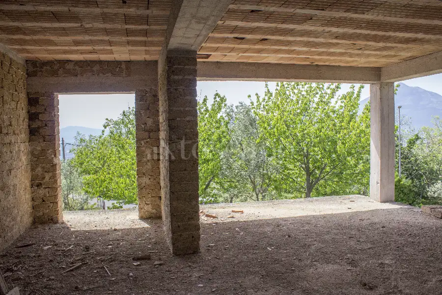 Rustico in vendita di 360 mq a €75.000 (rif. 12/2024)
