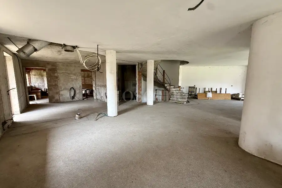 Villa Bifamiliare in vendita di 420 mq trattativa riservata (rif. 17/2026)