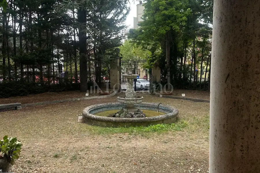Villa in vendita di 1.000 mq a €2.000.000 (rif. 57/2026)