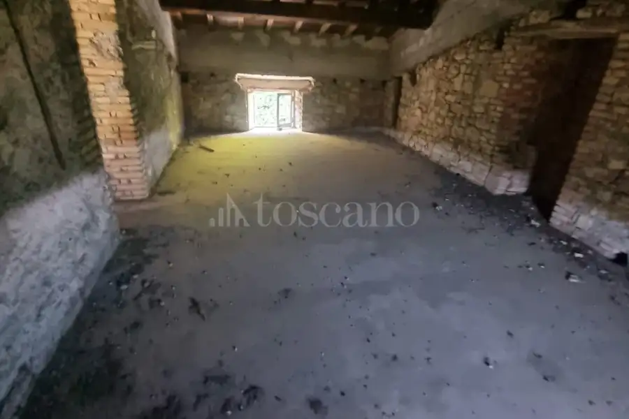 Casale in vendita di 660 mq a €95.000 (rif. 22/2025)