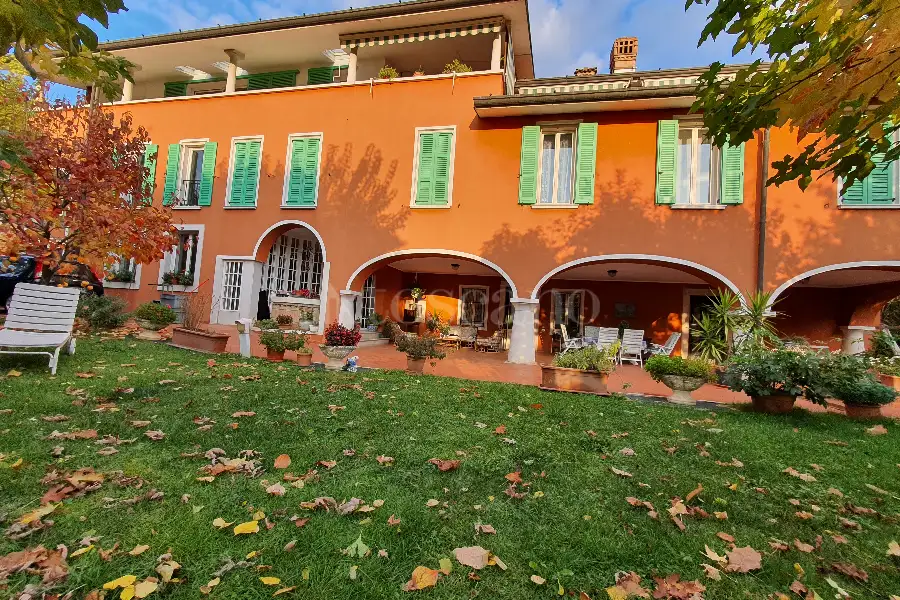 Villa Plurifamiliare in vendita di 400 mq a €399.000 (rif. 6/2025)