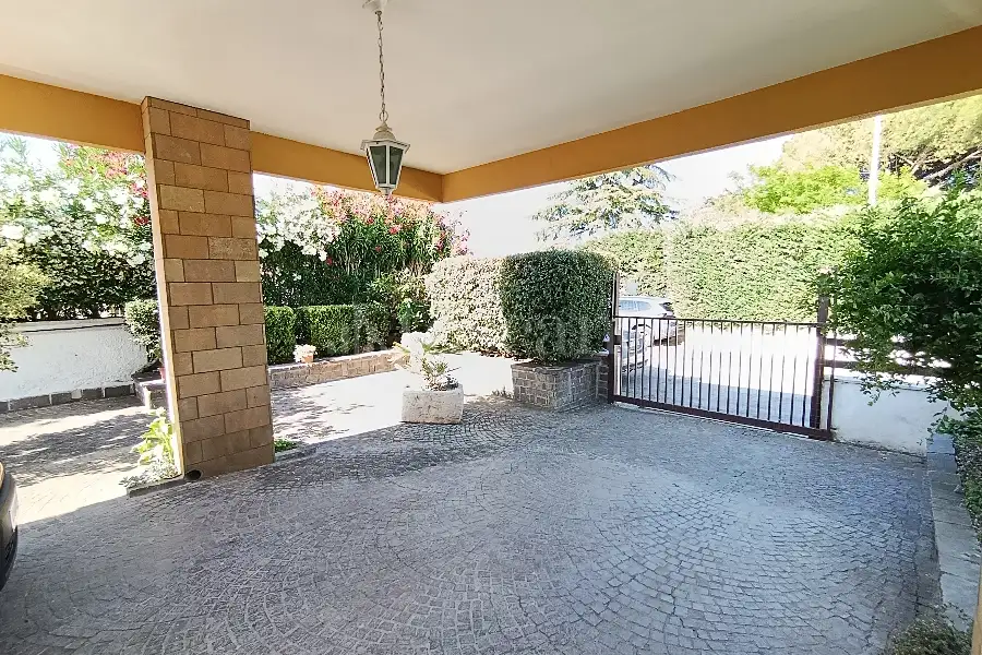 Villa Bifamiliare in vendita di 165 mq a €830.000 (rif. 32/2026)