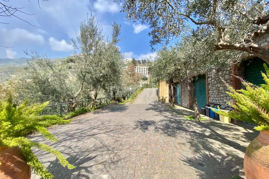 Agriturismo in vendita di 600 mq a €1.750.000 (rif. 13/2026)