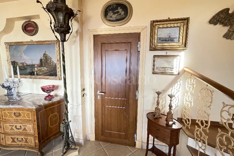 Villa in vendita di 500 mq a €1.500.000 (rif. 45/2025)