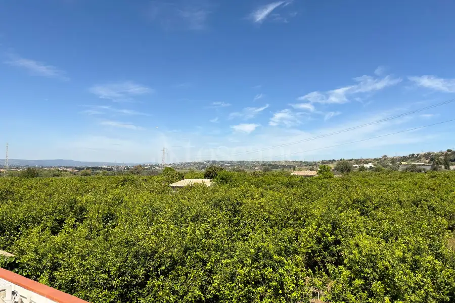 Villa in vendita di 430 mq a €409.000 (rif. 27/2026)