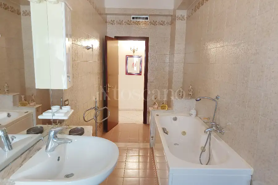Casa in vendita di 221 mq a €169.000 (rif. 143/2025)