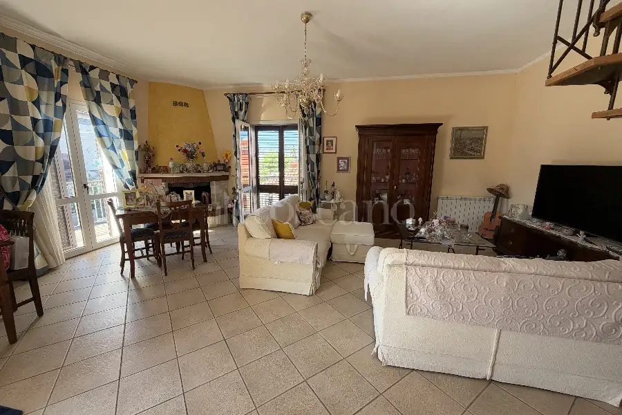 Villa Plurifamiliare in vendita di 400 mq a €399.000 (rif. 137/2026)