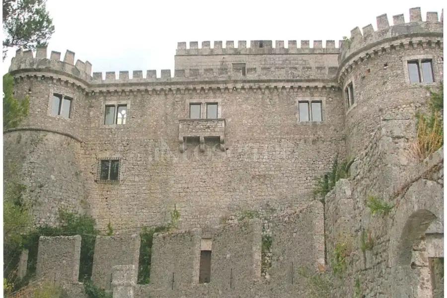 Palazzo in vendita di 3.000 mq trattativa riservata (rif. 69/2026)