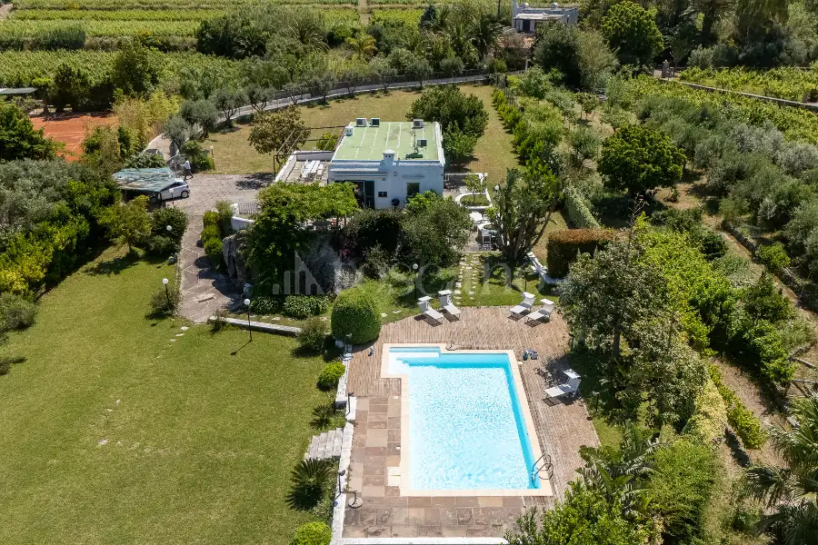 Villa in vendita di 230 mq a €1.460.000 (rif. 2/2026)
