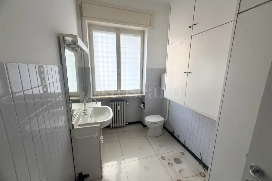 Negozio in vendita di 100 mq a €375.000 (rif. 14/2026)