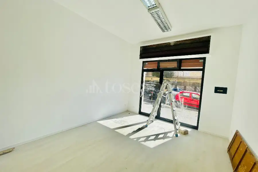 Negozio in affitto di 30 mq a €850 (rif. 50/2025)