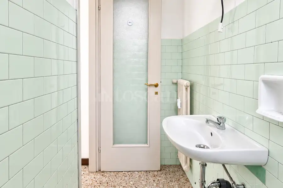 Negozio in affitto di 30 mq a €850 (rif. 17/2026)