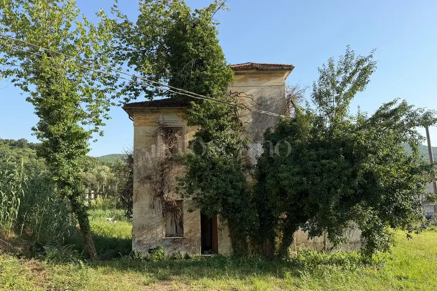 Edificabile Residenziali in vendita di 200 mq a €85.000 (rif. 5/2026)