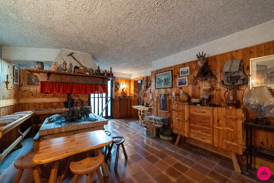 Casa Indipendente in vendita di 370 mq a €380.000 (rif. 8/2026)