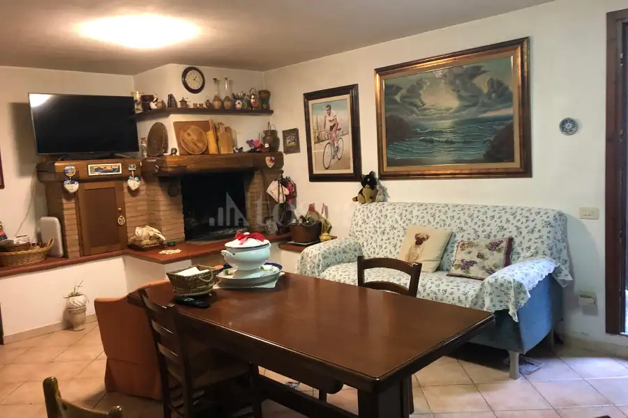 Villa in vendita di 410 mq a €398.000 (rif. 43/2024)
