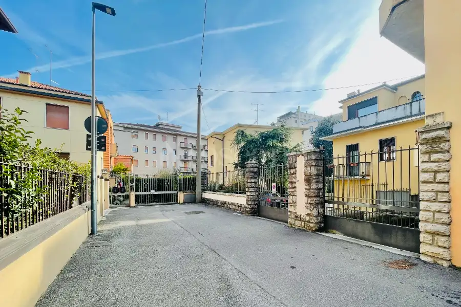Villa Plurifamiliare in vendita di 255 mq a €650.000 (rif. 3/2026)