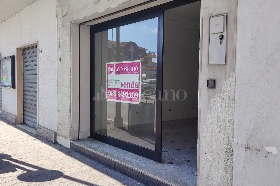 Negozio in vendita di 50 mq a €98.500 (rif. 15/2026)