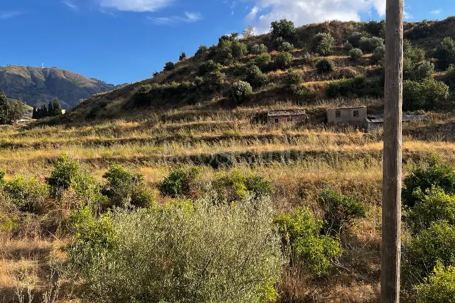 Agricolo in vendita di 42.000 mq a €400.000 (rif. 36/2026)