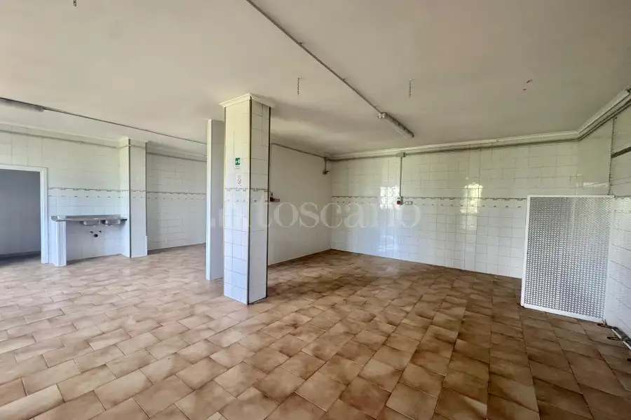 Negozio in vendita di 300 mq a €49.000 (rif. 64/2026)