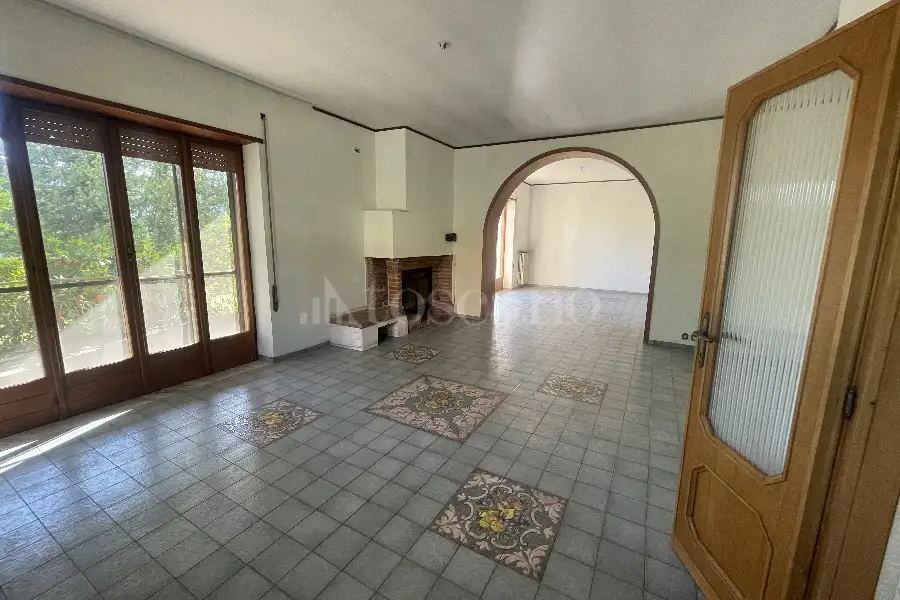 Villa in vendita di 300 mq a €220.000 (rif. 10/2025)