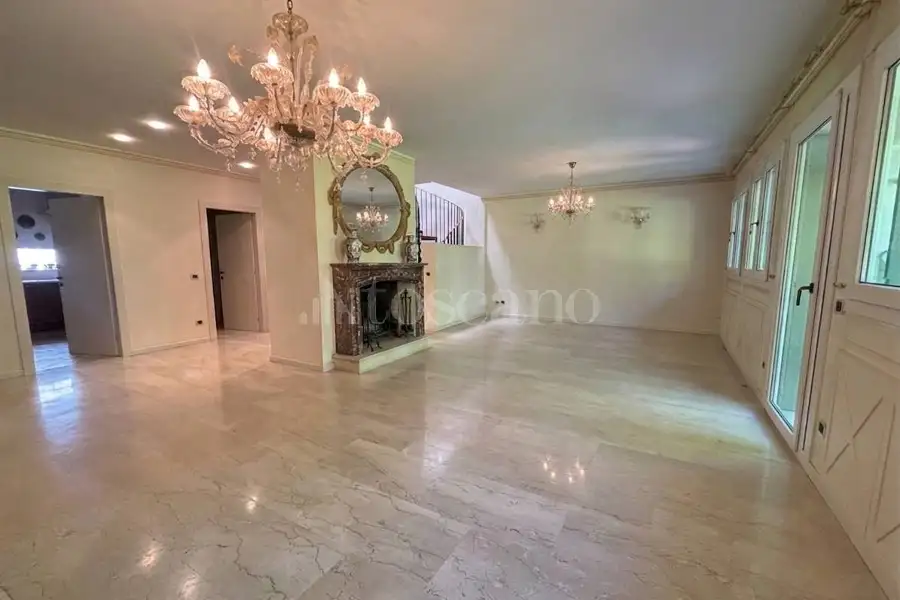 Villa Bifamiliare in vendita di 320 mq a €780.000 (rif. 65/2025)