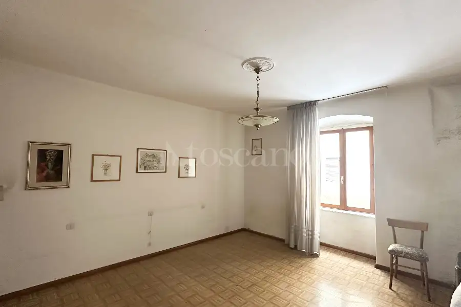 Palazzo in vendita di 330 mq a €300.000 (rif. 3/2026)