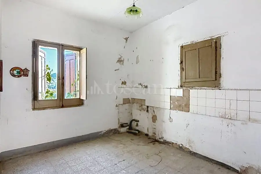 Casa Indipendente in vendita di 630 mq a €260.000 (rif. 190/2026)
