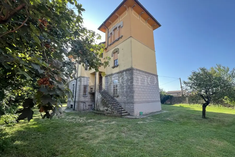 Villa Bifamiliare in vendita di 180 mq a €245.000 (rif. 58/2025)